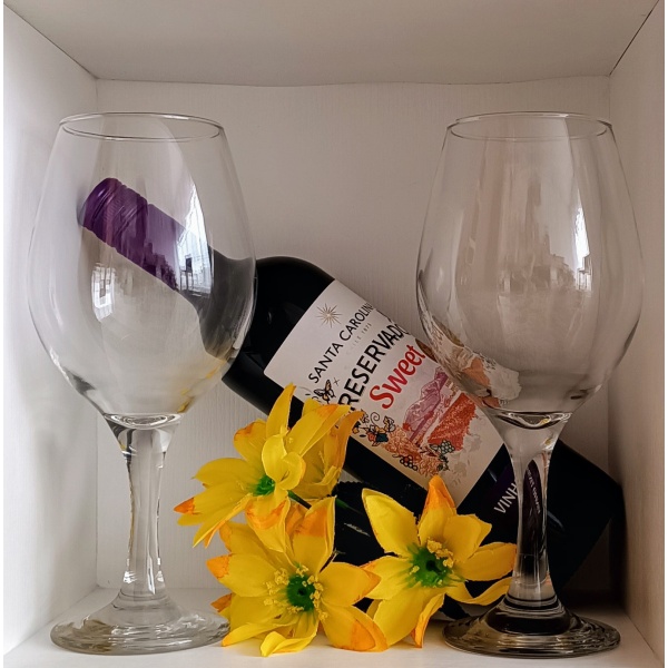 Kit Presente: Contém 2 Taças de Vidro One Bordeaux Para Vinho 600ml + 1 Garrafa Vinho