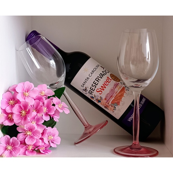 Kit Presente: Contém 2 Taças Cristal para Vinho 210ml + 1 Garrafa Vinho 750ml