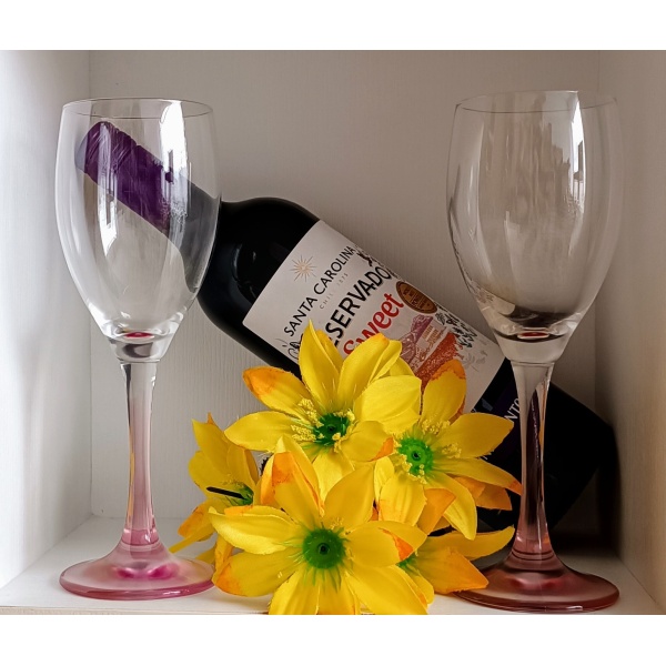 Kit Presente: Contém 2 Taças Cristal Rosê para Vinho 255ml + 1 Garrafa Vinho 750ml