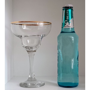 Kit Presente: 1 Taça de Vidro com Filete de Ouro Margarita para Drink 300ml + 1 Drink Pronto Beats GT Long Neck 269ml