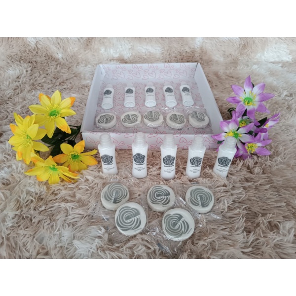 Kit Presente: Contém 10 Sabonetes em Barra + 10 Cremes Hidratantes na Suave Refrescância do Aroma Herbal - Image 2